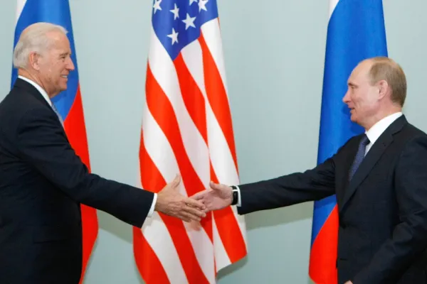 Moscova SPUNE NU, deocamdată. O întâlnire Biden - Putin ar fi prematură