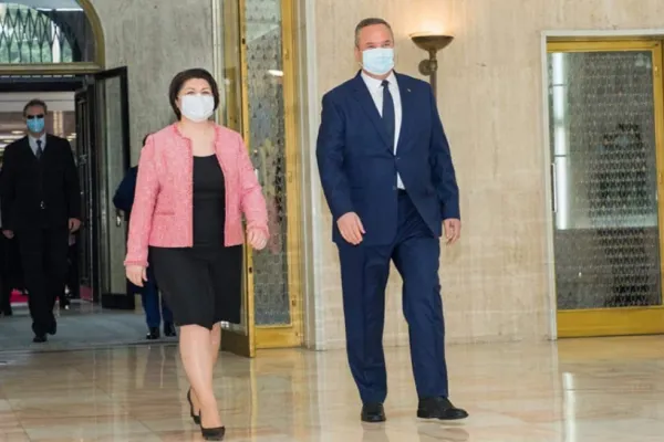 Nicolae Ciucă, întrevedere cu prim-ministrul Republicii Moldova - Forum destinat promovării piețelor de capital, la București