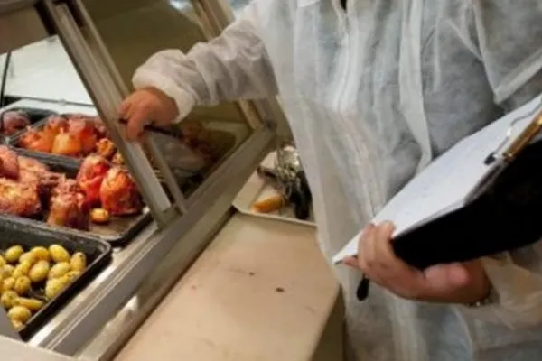 DEZASTRUL din industria alimentară. Nereguli grave descoperite de inspectorii de la Siguranța Alimentelor