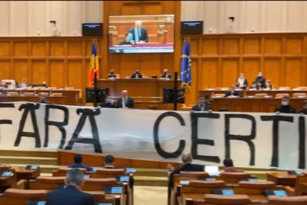 VIDEO Scandal AUR și Diana Șoșoacă în Parlament, față de introducerea certificatului verde - Scene HALUCINANTE
