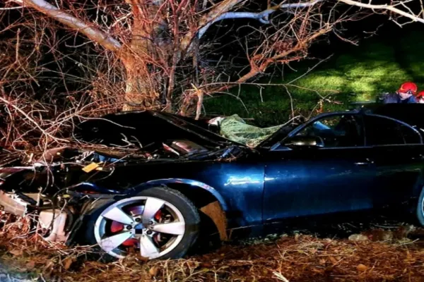 Accident grav într-o localitate din Giurgiu. O fată de 10 ani și șoferul, blocați în mașină