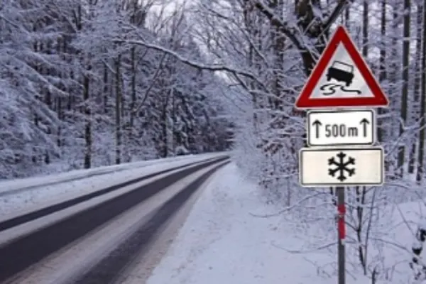 Cel puțin 4 persoane au murit și 18 sunt rănite în urma unui accident din cauza căderilor masive de zăpadă din Turcia