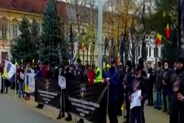 PROTEST al polițiștilor în fața Prefecturii din Mehedinți. Joi vor protesta la București