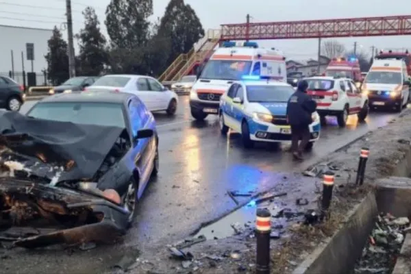 Accident grav în Potigrafu. O femeie a fost rănită după ce s-a răsturnat cu mașina. Traficul pe DN1 este blocat