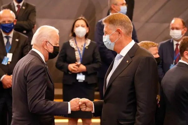 Joe Biden, consultări cu președintele României, pe fondul tensiunilor Rusia-Ucraina. Ce a cerut Klaus Iohannis