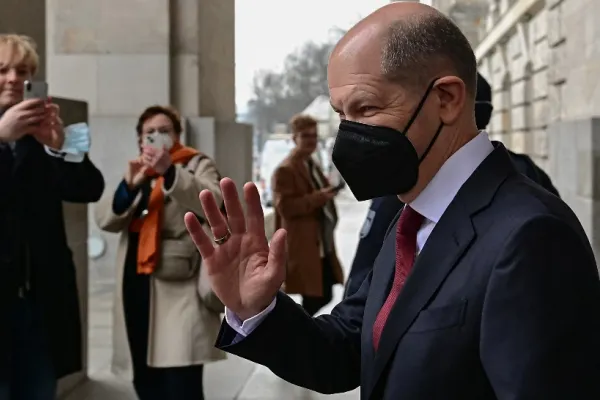 Focar de COVID-19 în rândul colaboratorilor lui Olaf Scholz, reveniţi dintr-o delegaţie oficială în Africa. Ce se întâmplă cu agenda cancelarului german