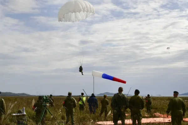 Exercițiu de forță. Rusia face manevre militare la granița cu Ucraina. Participă aproape 6.000 de militari și 60 de avioane de vânătoare