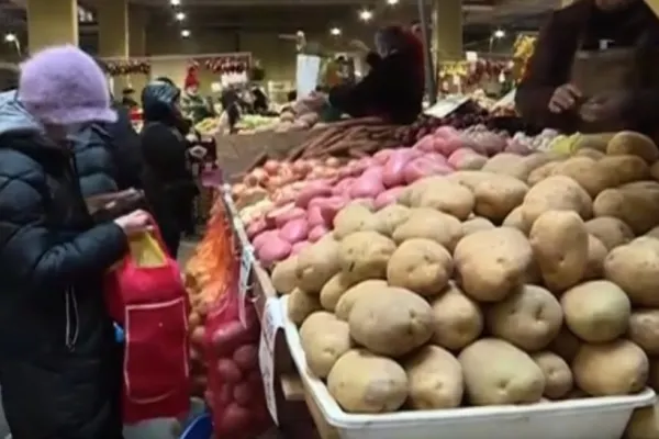 Guvernul ar putea plafona prețurile la alimente - Când ar putea intra în vigoare măsura