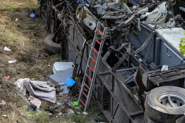 Accident CUMPLIT în Ungaria. O mașină plină cu migranți a încercat să scape de poliție și s-a izbit de o casă: 7 morți și 4 răniți