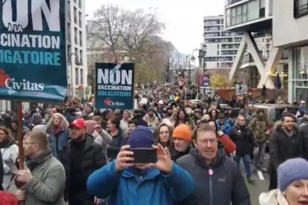 Proteste violente la Bruxelles din cauza restricțiilor. Capitala UE, sub asediu - Imagini șocante