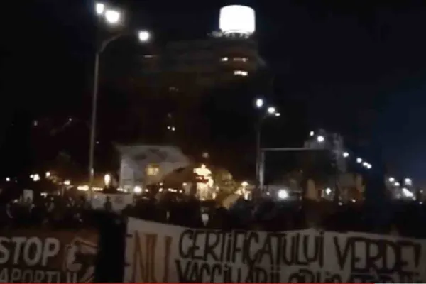 VIDEO Sute de români au serbat ZIUA NAȚIONALĂ prin proteste față de restricțiile și vaccinarea anti-COVID