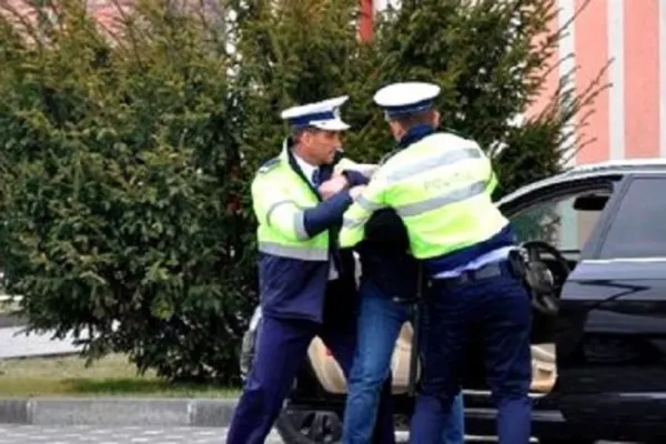 Poliţist din Mureş, reținut pentru că vindea maşini second-hand și înscena accidente, pentru a frauda despăgubiri pe polițe RCA