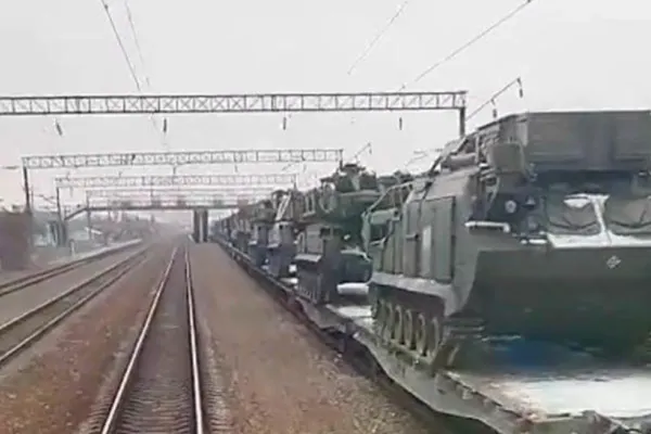 FOTO Armata rusă a adus tancuri şi rachete la frontiera cu Ucraina, chiar înainte de summitul Putin-Biden