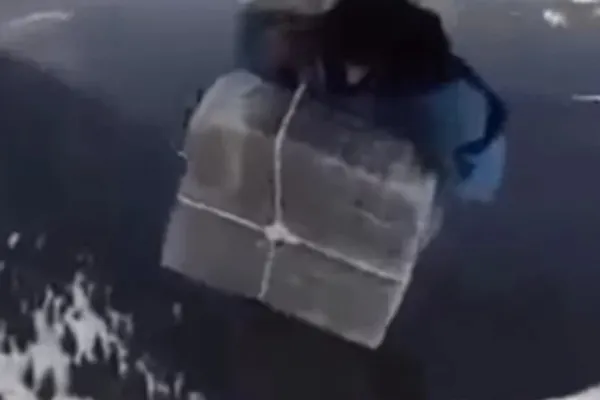 VIDEO | Trafic de ţigări peste Carpaţi, pe timp de iarnă! Condiţii extreme pentru cărăușii care trec din Ucraina spre România. Imagini INCREDIBILE