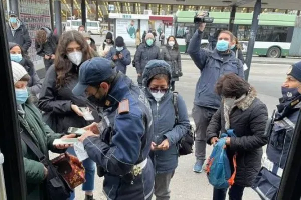 Noi reguli de intrare în Italia, începând de marți. Ce acte NU trebuie să îți lipsească ca să nu primești amendă
