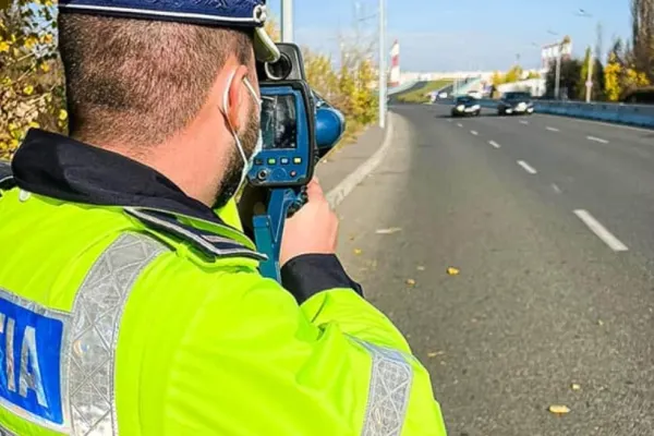 Un șofer „grăbit”. A fost prins cu peste 170 km pe oră pe un drum naţional. 4 luni va fi pieton