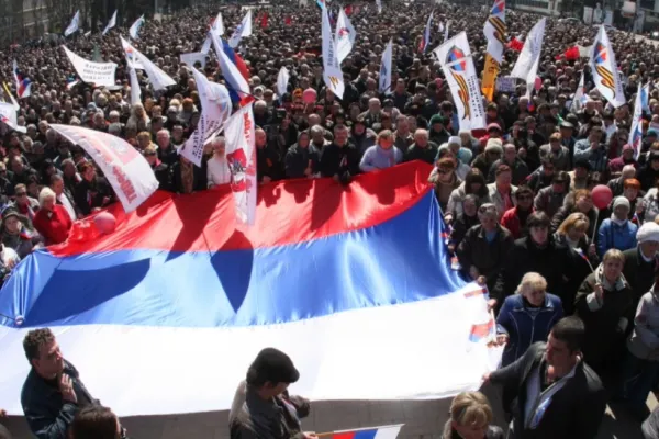 Consiliul Dumei din Rusia ar putea recunoaște independența regiunilor Lugansk şi Doneţk, anunță agențiile de presă ruse