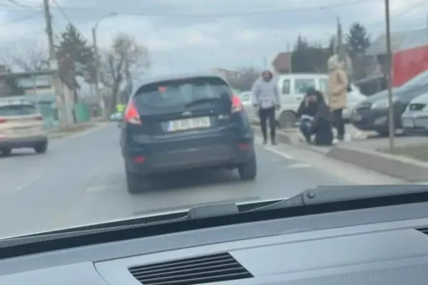FOTO Mașină de poliție, implicată într-un accident TERIBIL, în Capitală! Victimele sunt copii. Unul dintre ei a DECEDAT