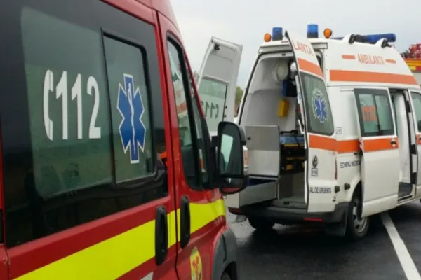 Accident între o mașină și un autocar, pe DN 22, în Cernavodă. O femeie a ajuns la spital cu răni ușoare