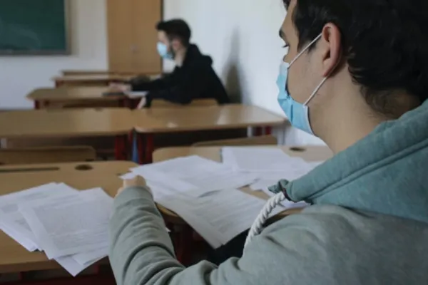 Scandal subiecte Bacalaureat - O nouă controversă, în timpul probei de Matematică - Mai multe fotografii cu subiectele au apărut pe rețelele de socializare