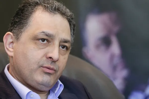 Serial maraton de interviuri explozive, la Realitatea PLUS. Dezvăluiri din sufrageria lui Vanghelie care rescriu istoria: ce jocuri fac sforarii, mogulii și politicienii care au ținut în mâini destinul țării?