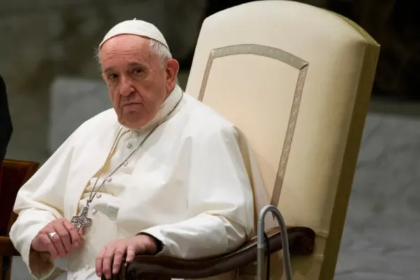 Probleme de sănătate pentru Papa Francisc! Acesta a desfăşurat audienţa de luni aşezat pe scaun. Ce durere a acuzat Sfântul Părinte