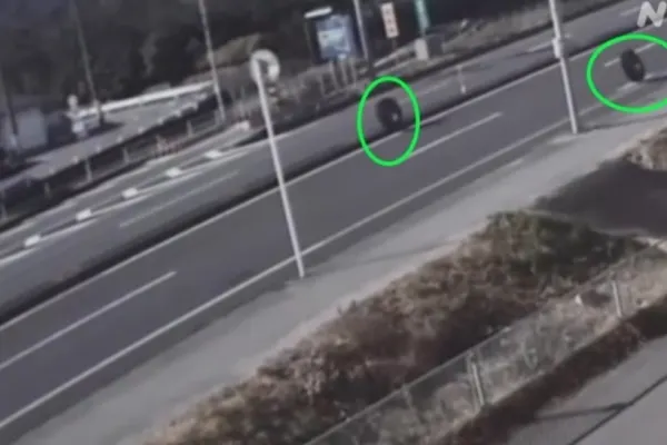 Pieton rănit grav de o roată desprinsă de la un camion, în Japonia