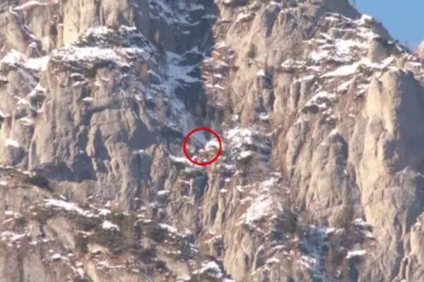 Misiune cruntă: Trupul alpinistei moarte în Bucegi nu a fost încă ridicat, nici după 8 zile, de la locul tragediei
