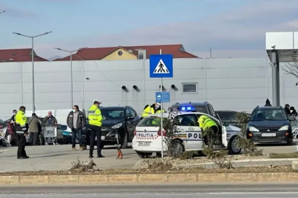 Bărbat, accidentat GRAV în parcarea unui supermarket din Alba Iulia. Cum se simte victima
