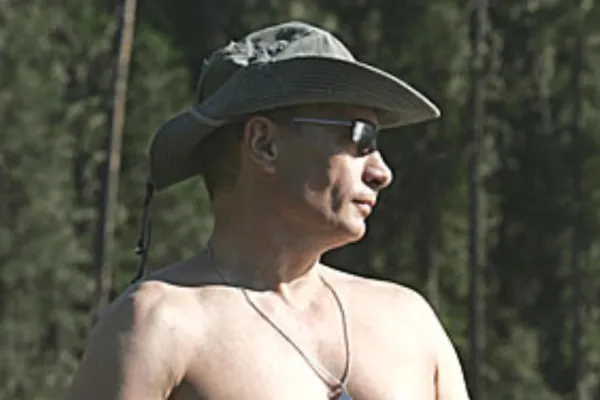 Vladimir Putin, pictat din aripi de fluturi. A primit cadoul din țara care i-a dedicat cântece și lui Ceaușescu