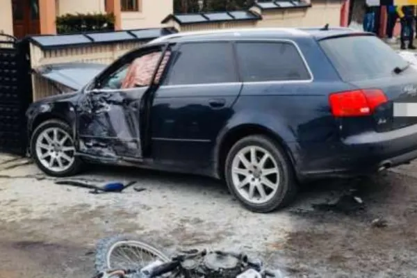 Accident grav la Suceava - Doi răniți după ce o motocicletă s-a ciocnit de un autoturism