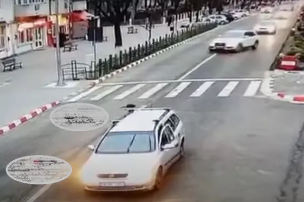 SCENĂ ȘOCANTĂ. 2 copii, LOVIȚI în plin pe trecerea de pietoni, la Fetești. Șoferul n-a frânat