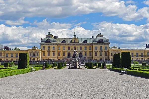 Bărbat arestat în Suedia, după ce o dronă a survolat palatul regal de lângă Stockholm