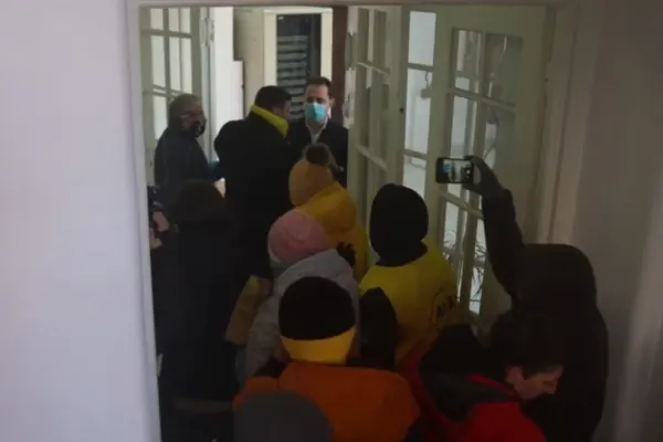 Dosar PENAL după după ce membri ai AUR și George Simion au intrat în sediul Primăriei Timişoara