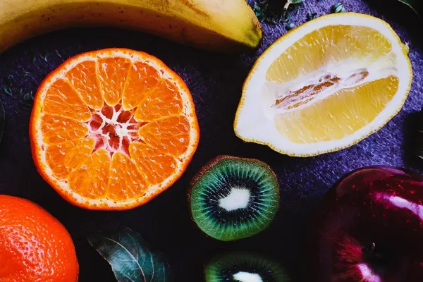 Alimente bogate în vitamina C care te scapă de durerile în gât. Nu ar trebui să lipsească din alimentația ta în sezonul rece