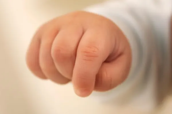 Focare COVID-19 la mai multe spitale și centre sociale din Iași - Printre cei infectați sunt 7 nou-născuți