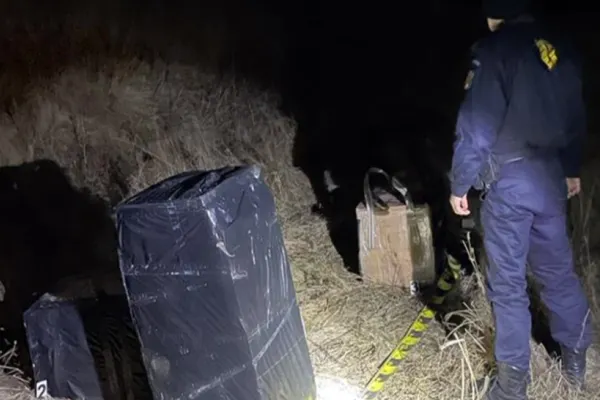FOCURI DE ARMĂ la frontiera cu Ucraina! Ţigări de contrabandă, în valoare de aproximativ 91.000 de lei, confiscate de polițiști