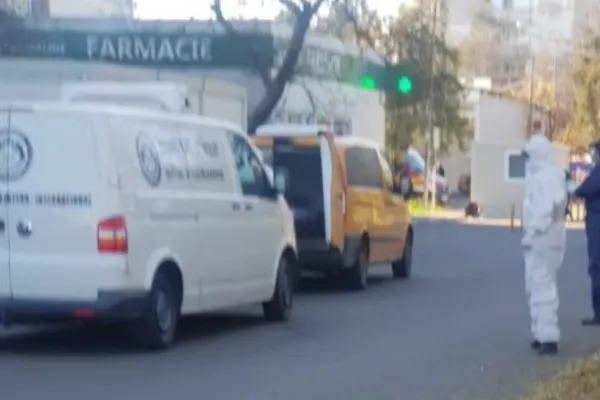 Imagini halucinante: Dubă care transportă cadavre de la morgă, folosită și pentru aprovizionarea unor restaurante fast-food