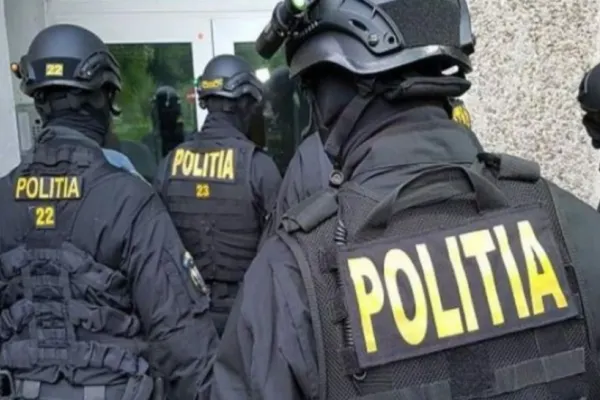 Mai mulți români, TÂLHĂRIȚI de polițiști FALȘI. Cum ACȚIONAU și ce PAGUBE au provocat