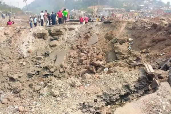 17 morți după ce un camion care transporta explozibil a făcut accident - A fost devastată o bună parte dintr-un întreg oraș din Ghana