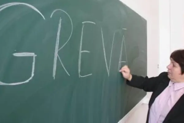 Profesorii amenință cu proteste și cu GREVĂ generală: Vor noi negocieri și salarii mai mari - Școlile s-ar putea ÎNCHIDE