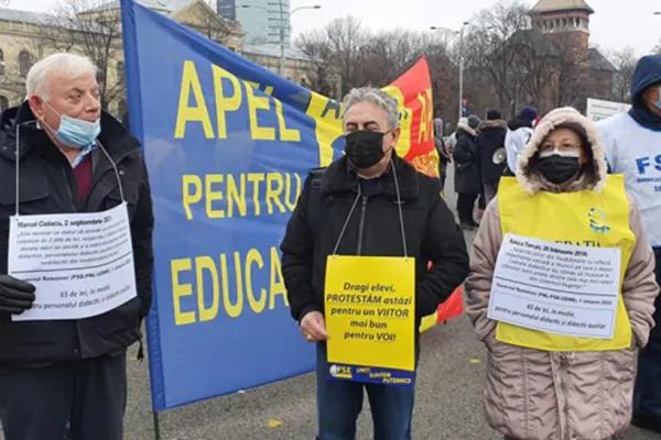 Guvernul le plătește dascălilor restanțe salariale din ultimii ani. Pentru început - 5%