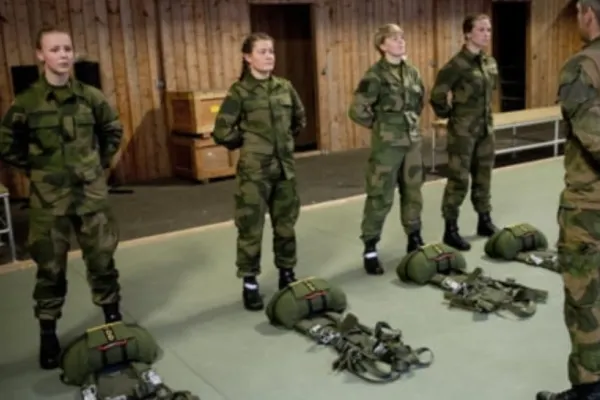 Probleme pentru soldații din armata Norvegiei. Aceștia se confruntă cu o criză de stocuri din cauza… lenjeriei intime și a șosetelor