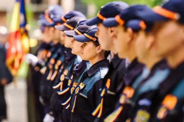Focar de COVID la Şcoala de Poliţie din Câmpina. Zeci de elevi, în izolare la domiciliu