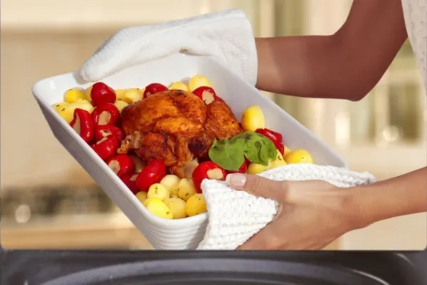 Alimentele care devin OTRAVĂ dacă le reîncălzeşti - afectează stomacul, intestinele şi inima
