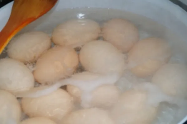 Câte ouă ai voie să mănânci într-o singură săptămână - Momentul în care alimentul devine un risc pentru sănătate