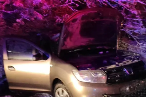 FOTO | Accident SPECTACULOS! O mașină s-a răsturnat pe raza localității Sucevița. Două persoane au ajuns la spital