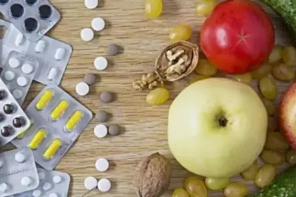Cele mai periculoase combinaţii de pastile şi alimente. Medicii îți INTERZIC să faci asta