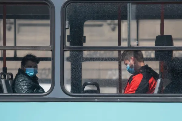 Accident grav, în Focșani: o femeie a ajuns la spital după un impact între un autoturism și un autobuz