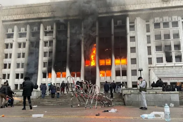 HAOS în Kazahstan! Guvernul a declarat STARE DE URGENȚĂ: 8 MORȚI și SUTE de răniți, clădiri incendiate - S-a cerut ajutorul Moscovei
